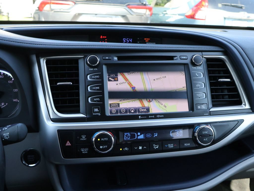 Used 2018 Toyota Highlander Limited Platinum AWD/4WD image 20