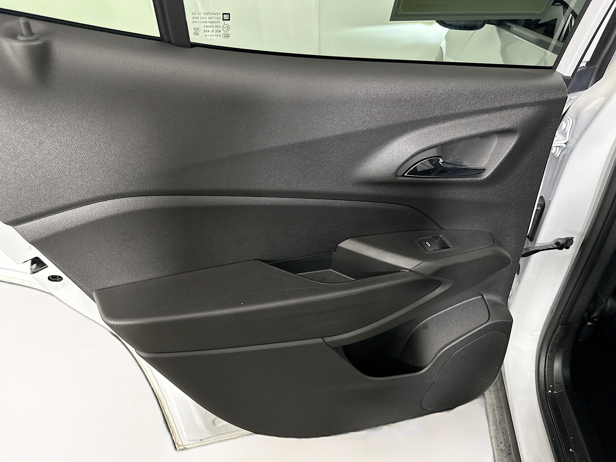 Used 2025 Chevrolet Trax LS w/ LS Convenience Package image 24