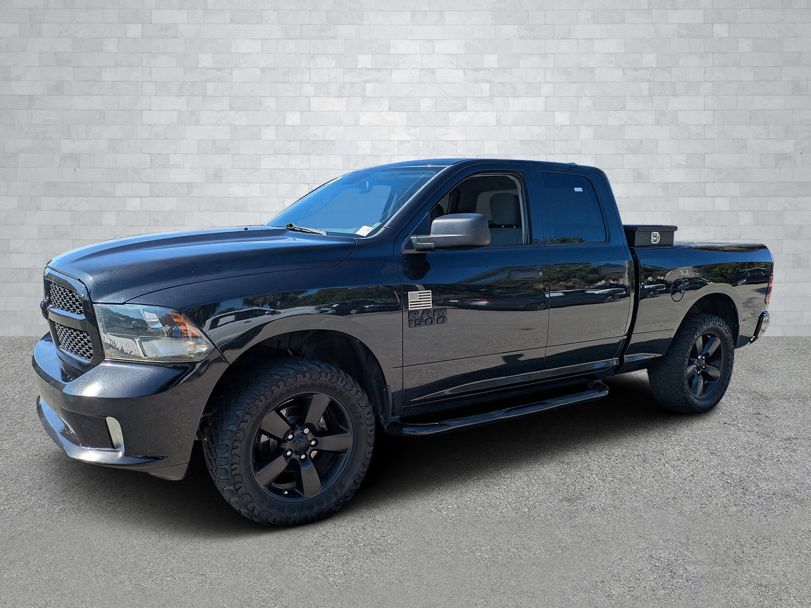 Used 2016 RAM 1500 Express w/ Black Ram 1500 Express Group image 9