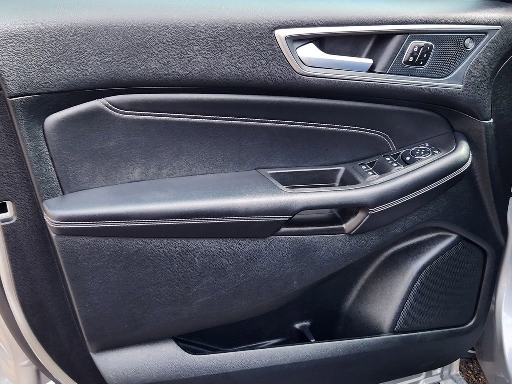 Used 2024 Ford Edge Titanium image 8