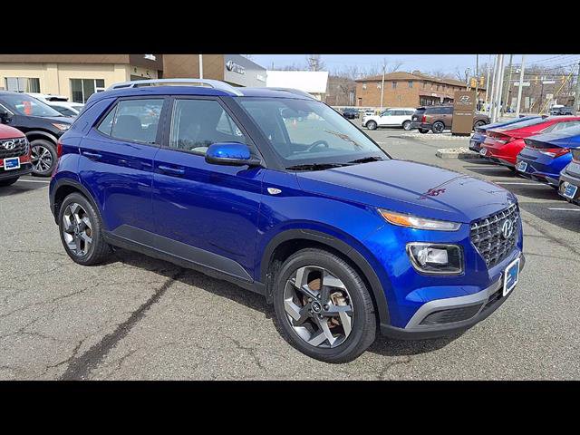 Certified 2024 Hyundai Venue SEL FWD image 2