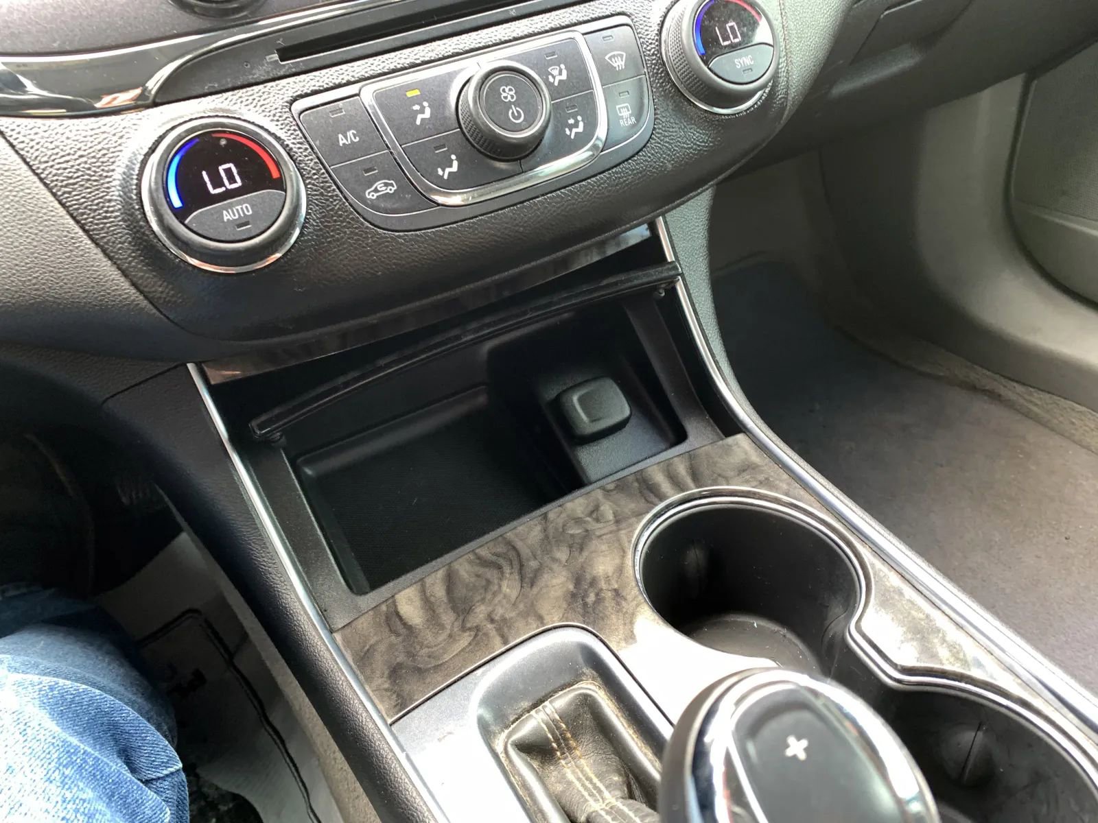 Used 2014 Chevrolet Impala LTZ FWD image 13