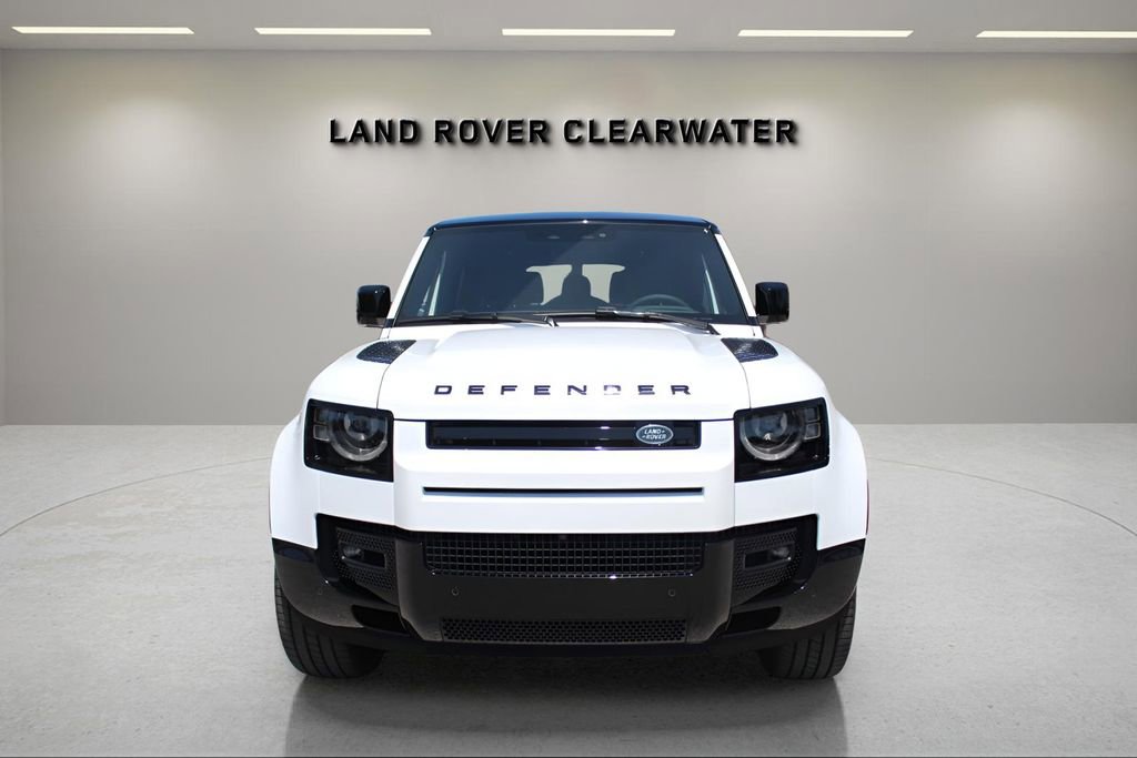 New 2025 Land Rover Defender 130 X-Dynamic SE AWD/4WD image 8