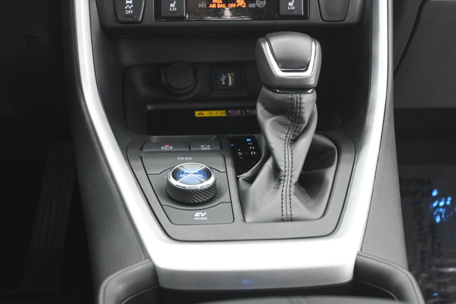 Used 2024 Toyota RAV4 XSE w/ Advanced Technology Package AWD/4WD image 22