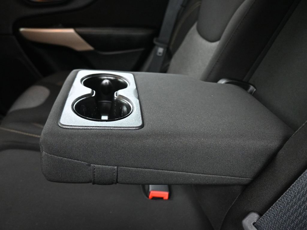 Used 2017 Jeep Cherokee Sport w/ Cold Weather Group image 31