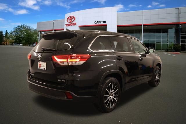 Certified 2017 Toyota Highlander SE AWD/4WD image 3