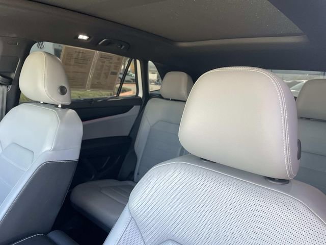 Used 2025 Volkswagen Atlas Cross Sport SEL R-Line image 21
