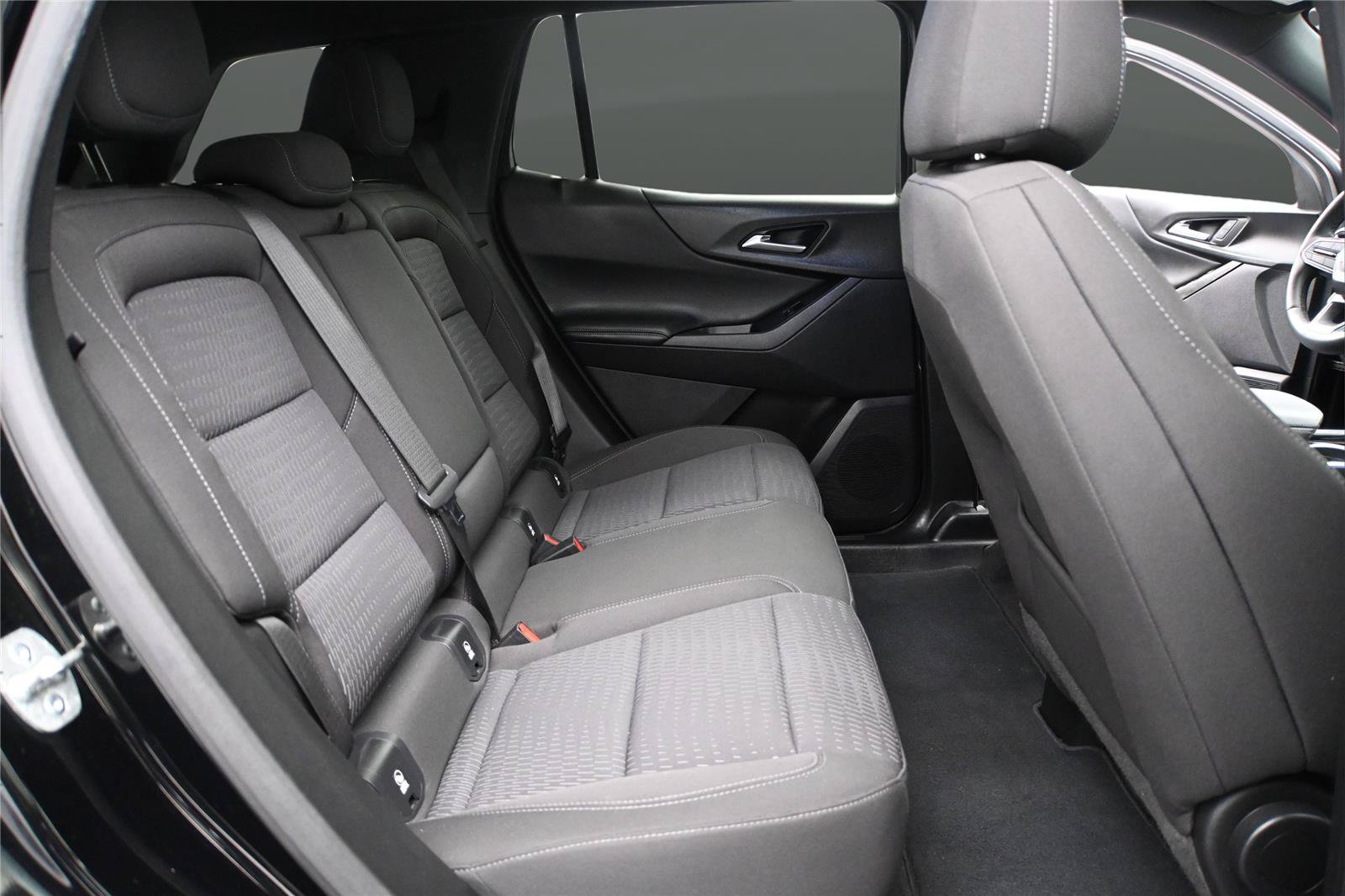 Used 2025 Chevrolet Equinox LT w/ Safety and Technology Package FWD image 16