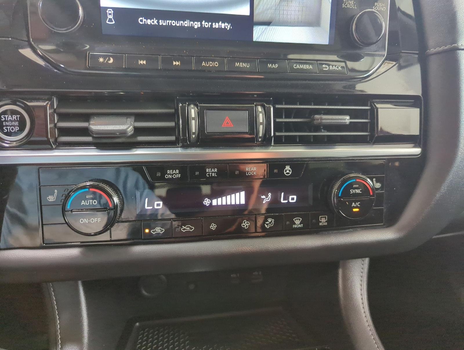 Used 2023 Nissan Pathfinder SL AWD/4WD image 19
