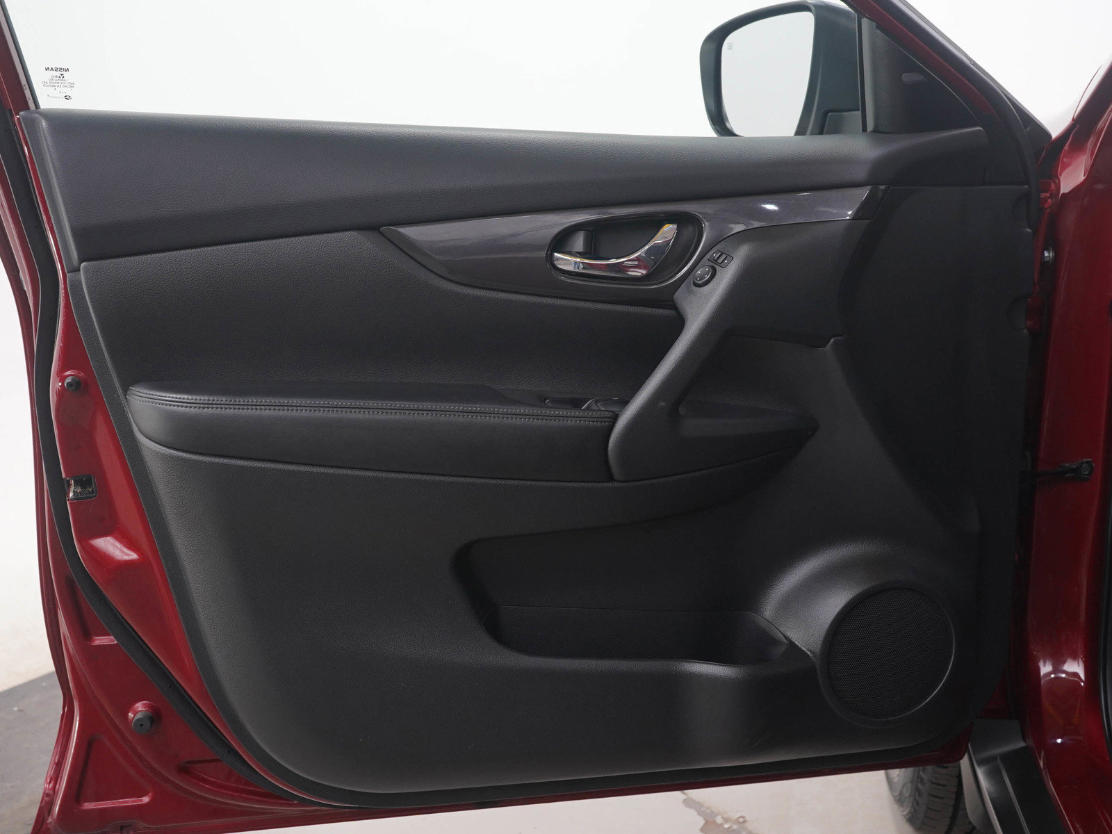 Used 2020 Nissan Rogue SV image 16