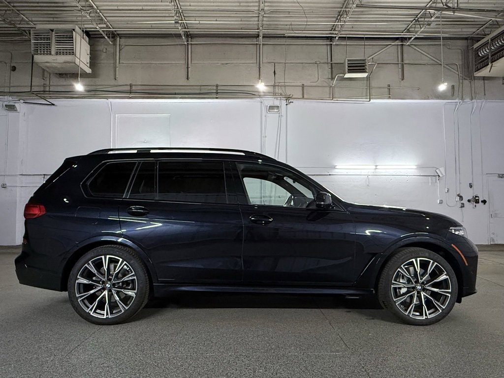 Used 2022 BMW X7 xDrive40i w/ M Sport Package image 7