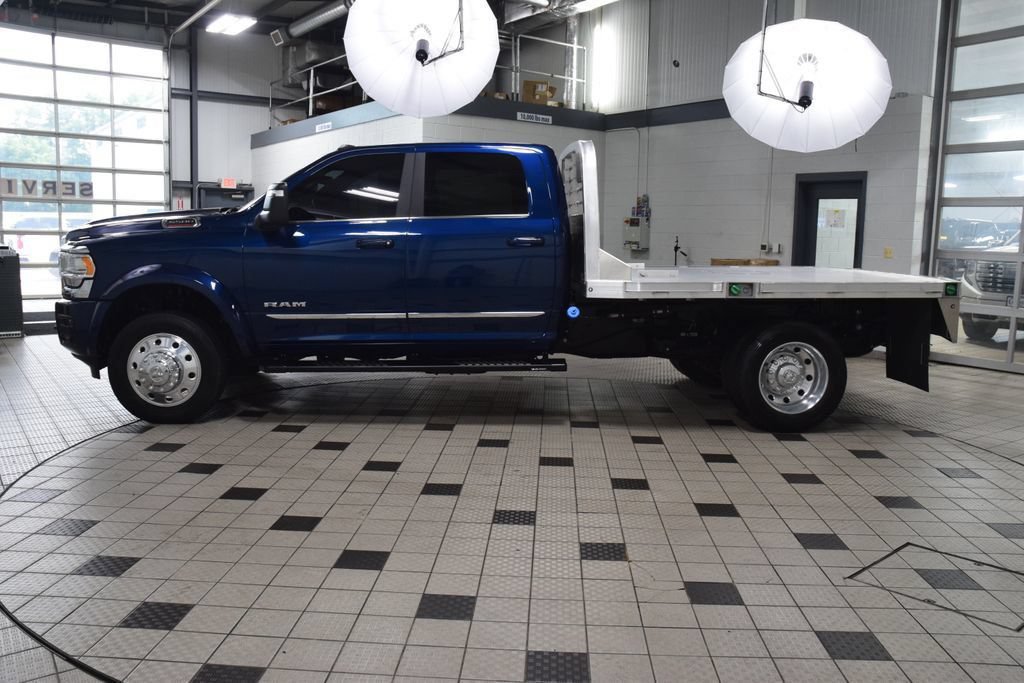Used 2024 RAM 5500 4x4 Crew Cab image 3