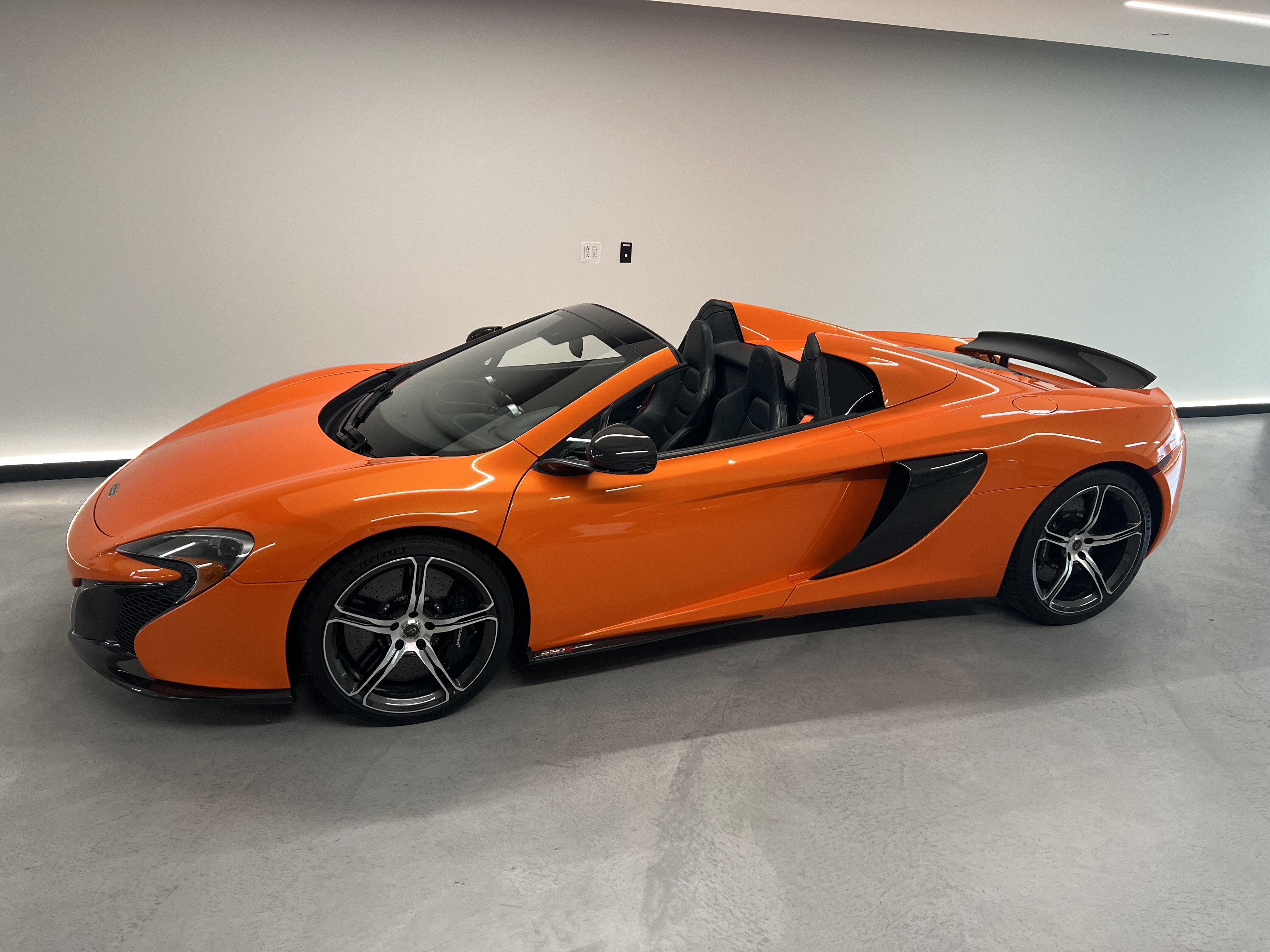 Used 2015 McLaren 650S Spider RWD image 15