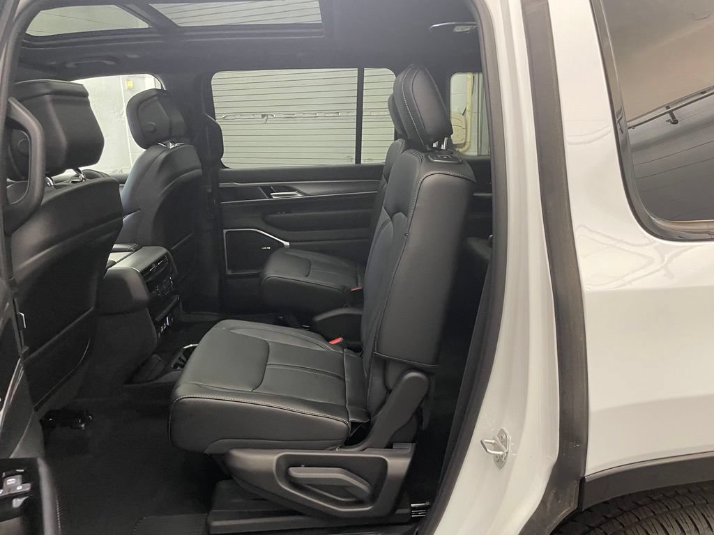New 2026 Jeep Grand Wagoneer 2WD w/ Premium Group I image 19