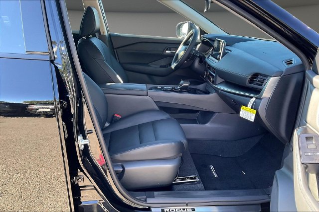 New 2027 Nissan Rogue Dark Armor FWD image 11