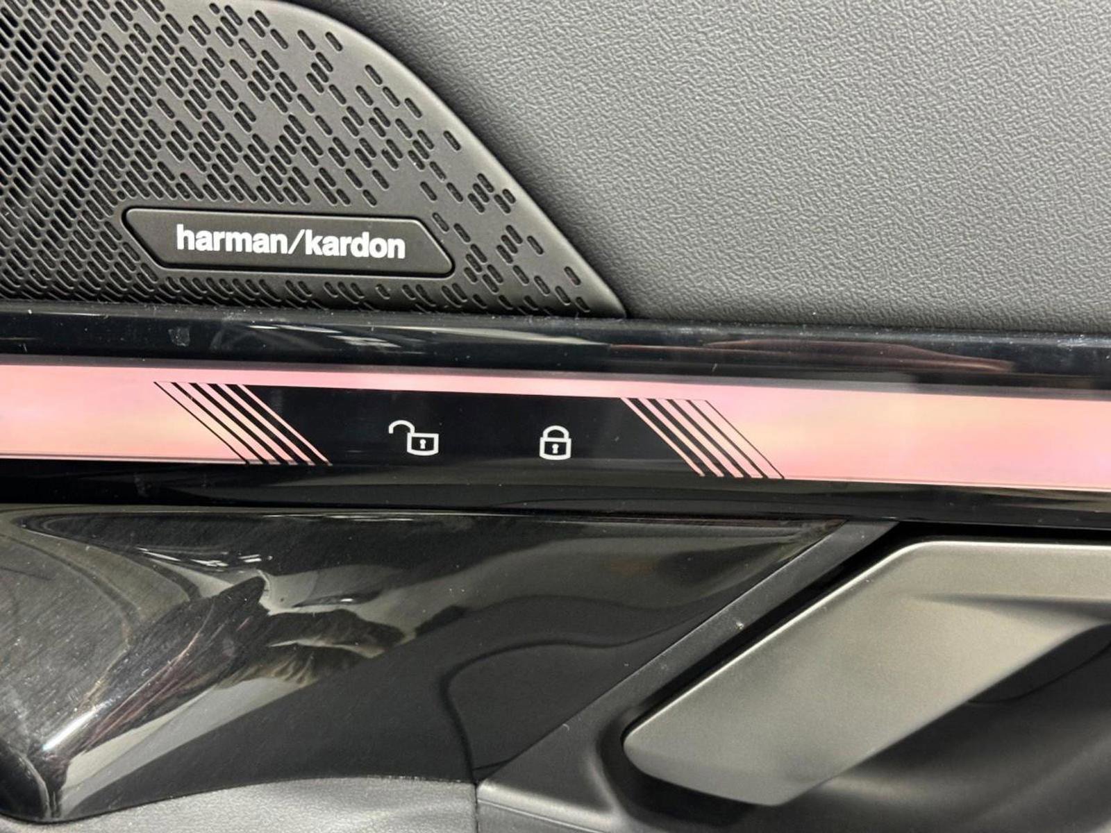 Used 2025 BMW i5 xDrive40 w/ Premium Package image 21