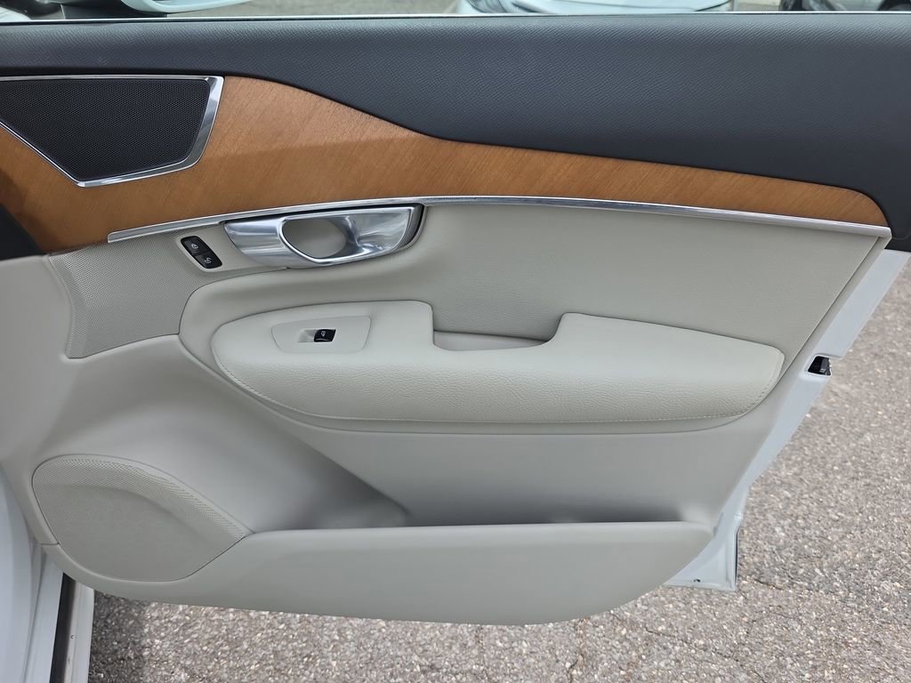 Used 2022 Volvo XC90 T5 Momentum w/ Advanced Package image 11