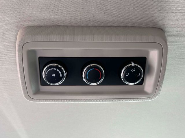 Used 2016 Dodge Grand Caravan SXT FWD image 27
