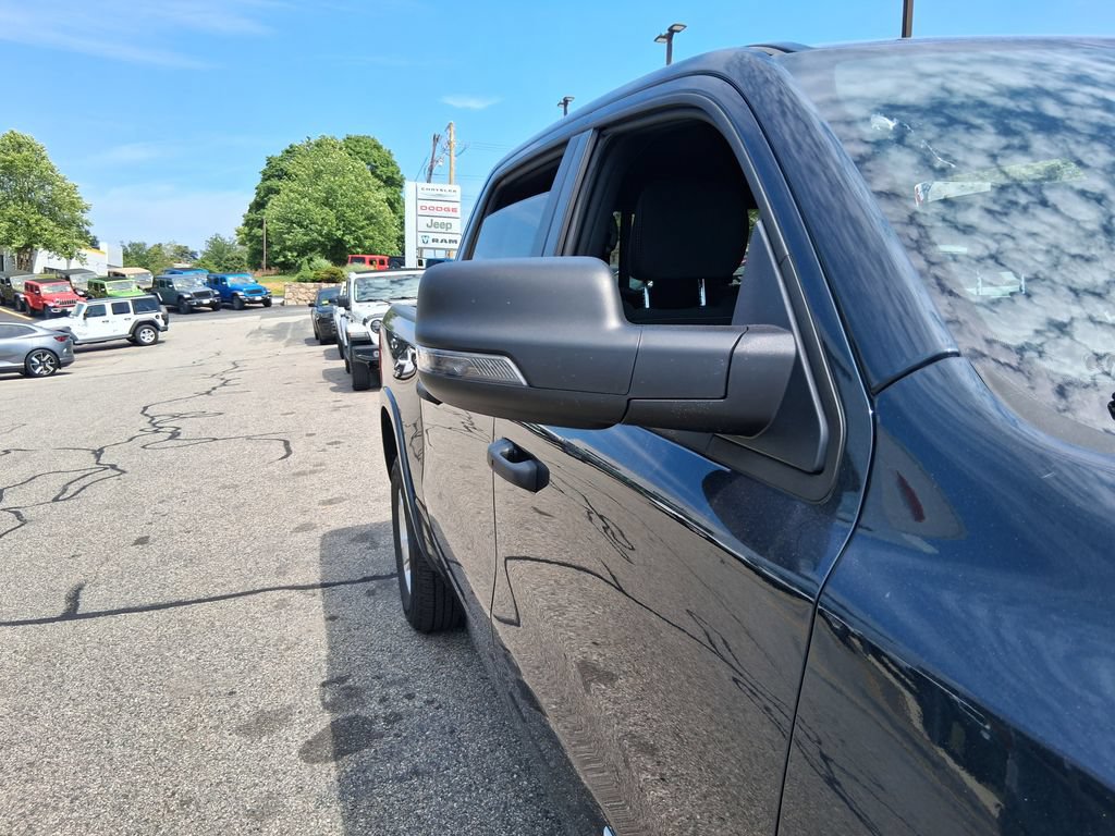 Used 2025 RAM 1500 Big Horn AWD/4WD image 9