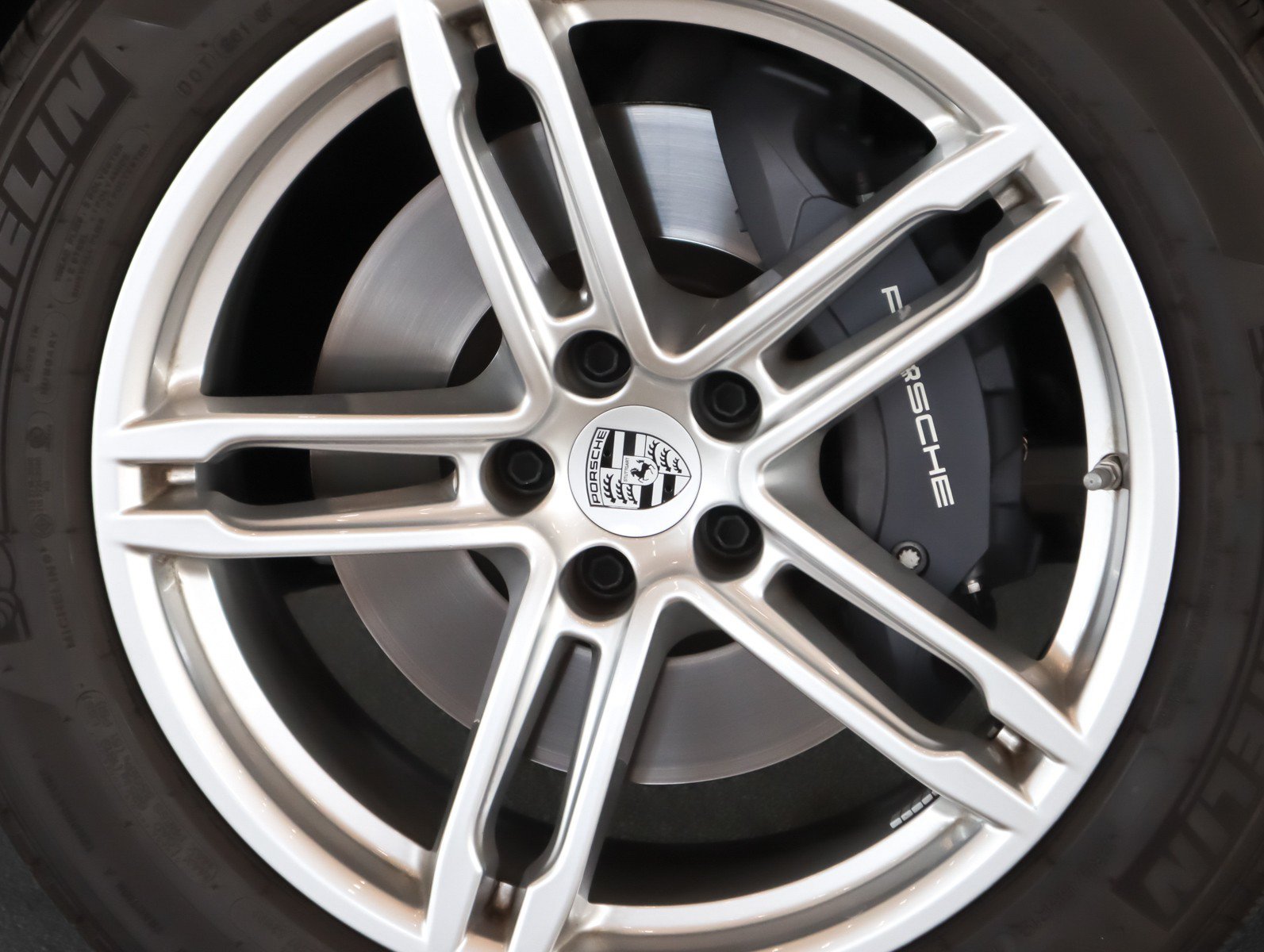 Used 2026 Porsche Macan AWD/4WD image 13