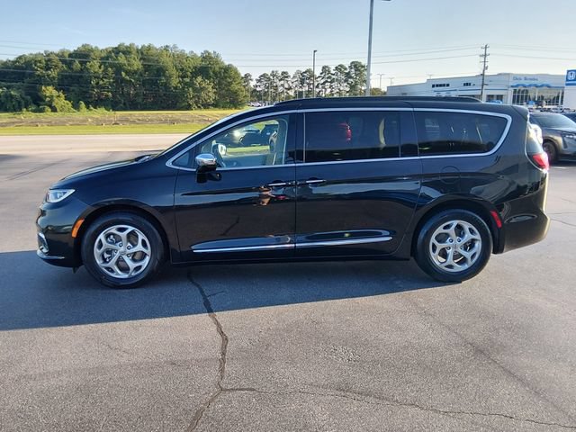 Used 2023 Chrysler Pacifica Limited FWD image 6