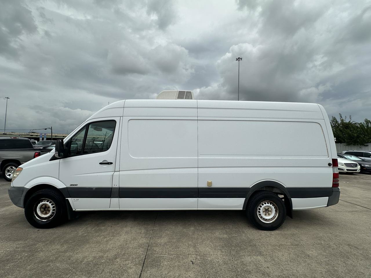 Used 2012 Freightliner Sprinter 2500 RWD image 2