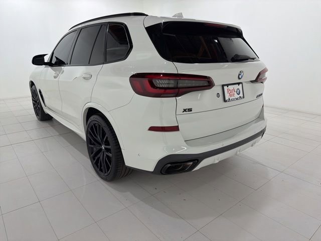 Used 2021 BMW X5 M50i w/ Executive Package image 3