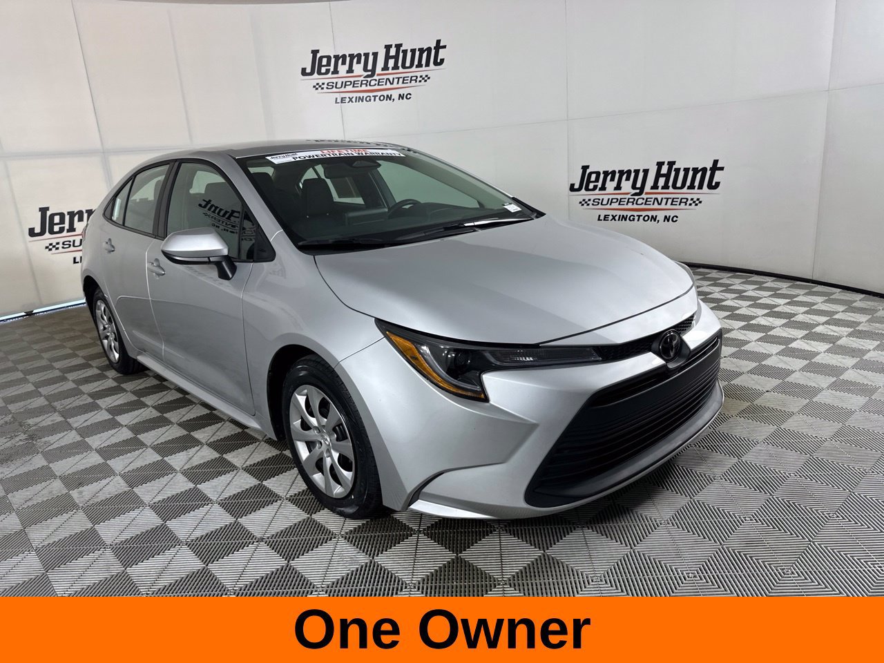 Used 2025 Toyota Corolla LE w/ Convenience Package FWD image 4