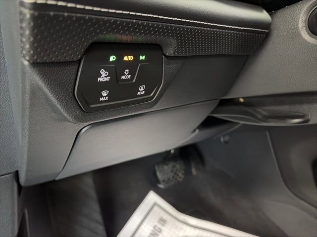 Used 2024 Volkswagen Atlas SE w/ Black Wheel Package AWD/4WD image 16