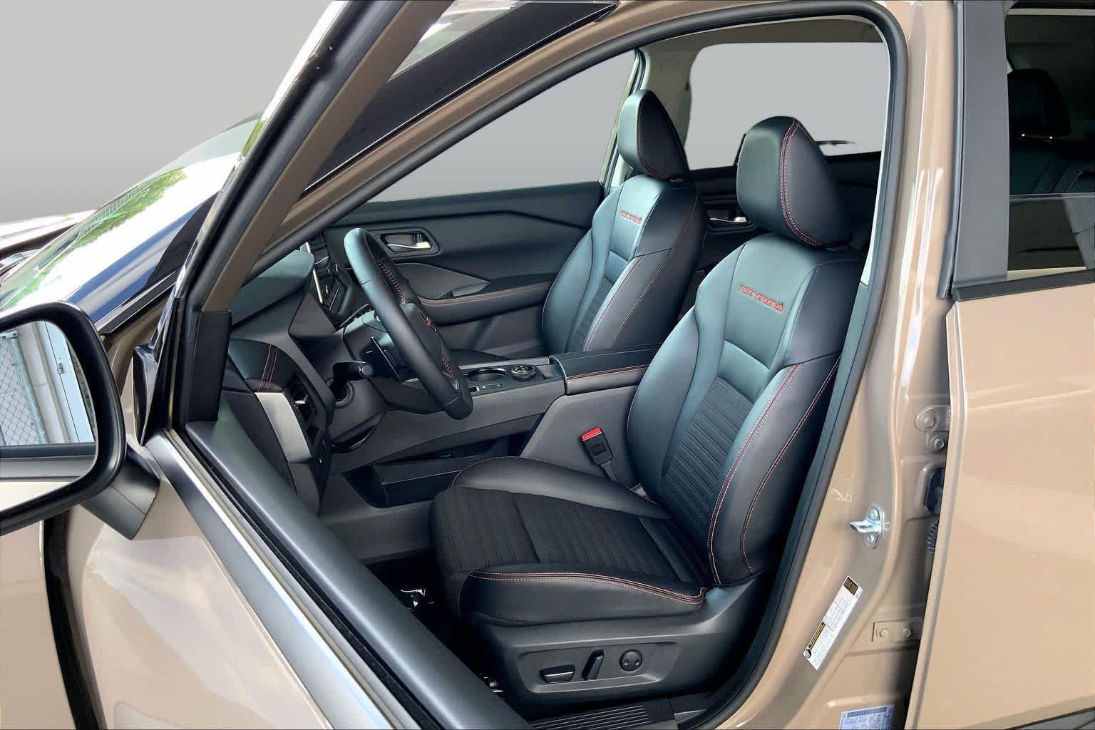 Used 2025 Nissan Rogue SV AWD/4WD image 8