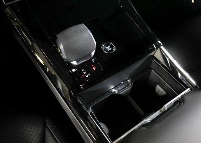 New 2025 Land Rover Range Rover Sport SE image 14