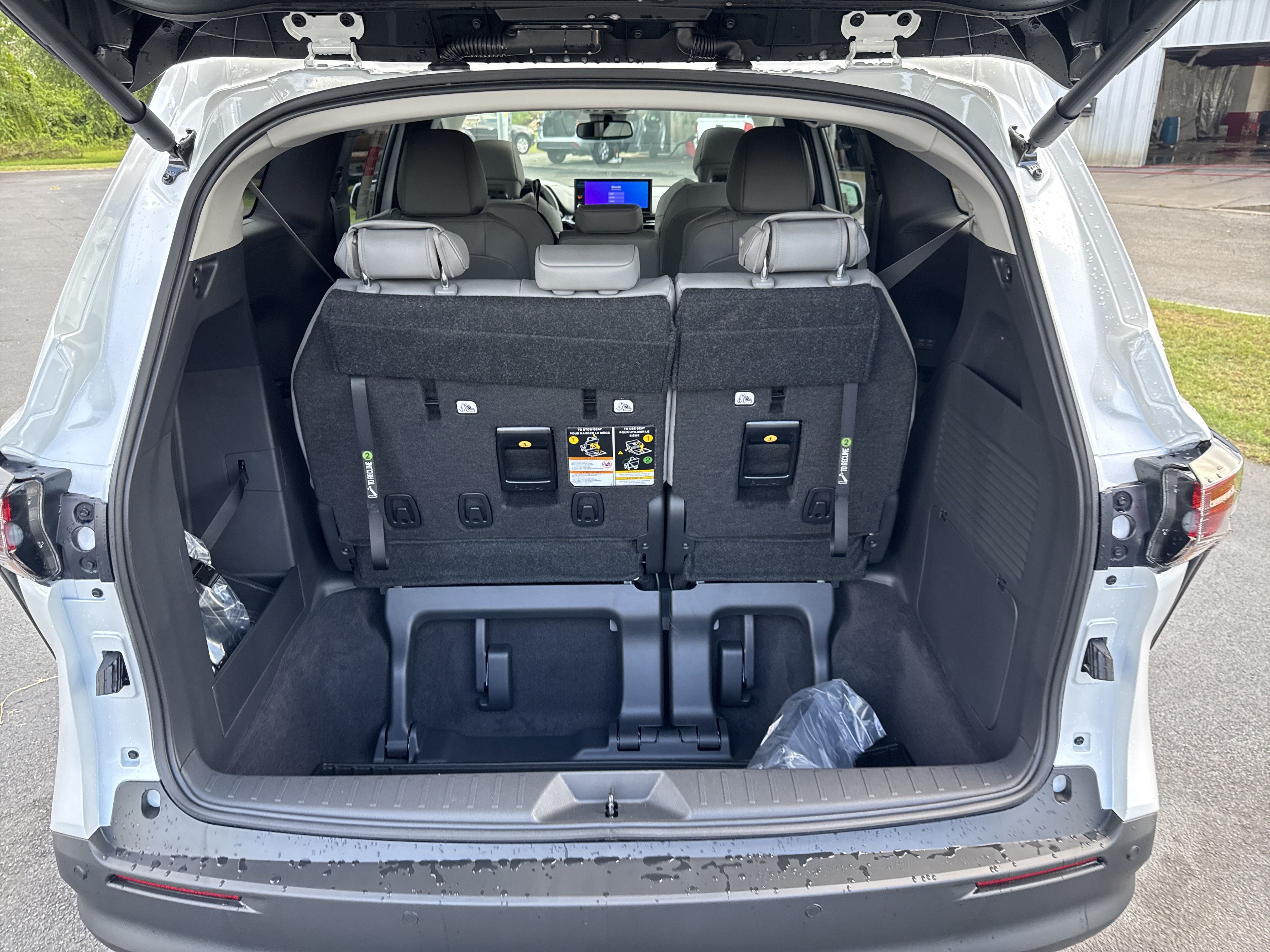 New 2025 Toyota Sienna XLE FWD image 37