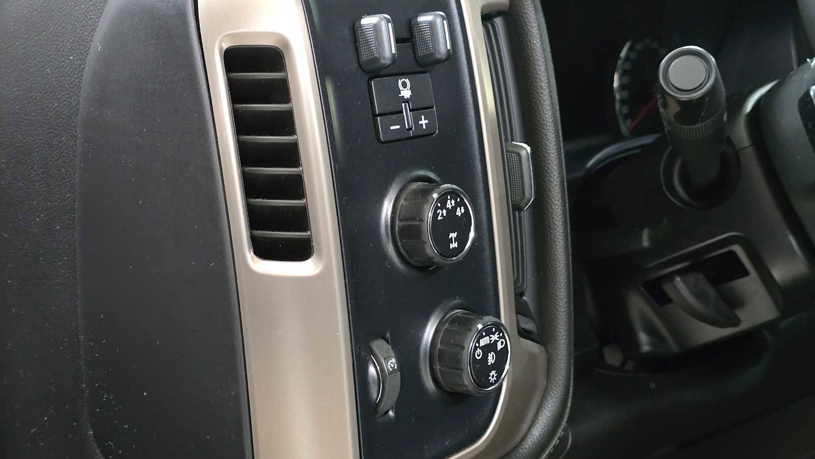 Used 2015 GMC Sierra 3500 Denali w/ Duramax Plus Package image 26