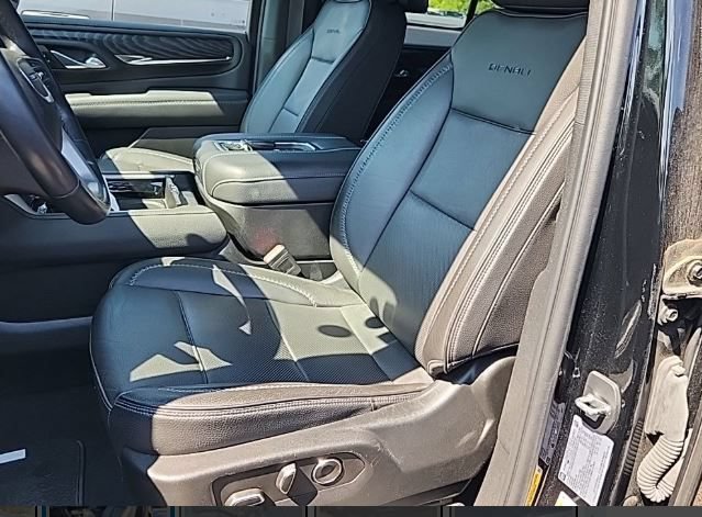Used 2023 GMC Yukon Denali w/ Denali Reserve Package AWD/4WD image 6
