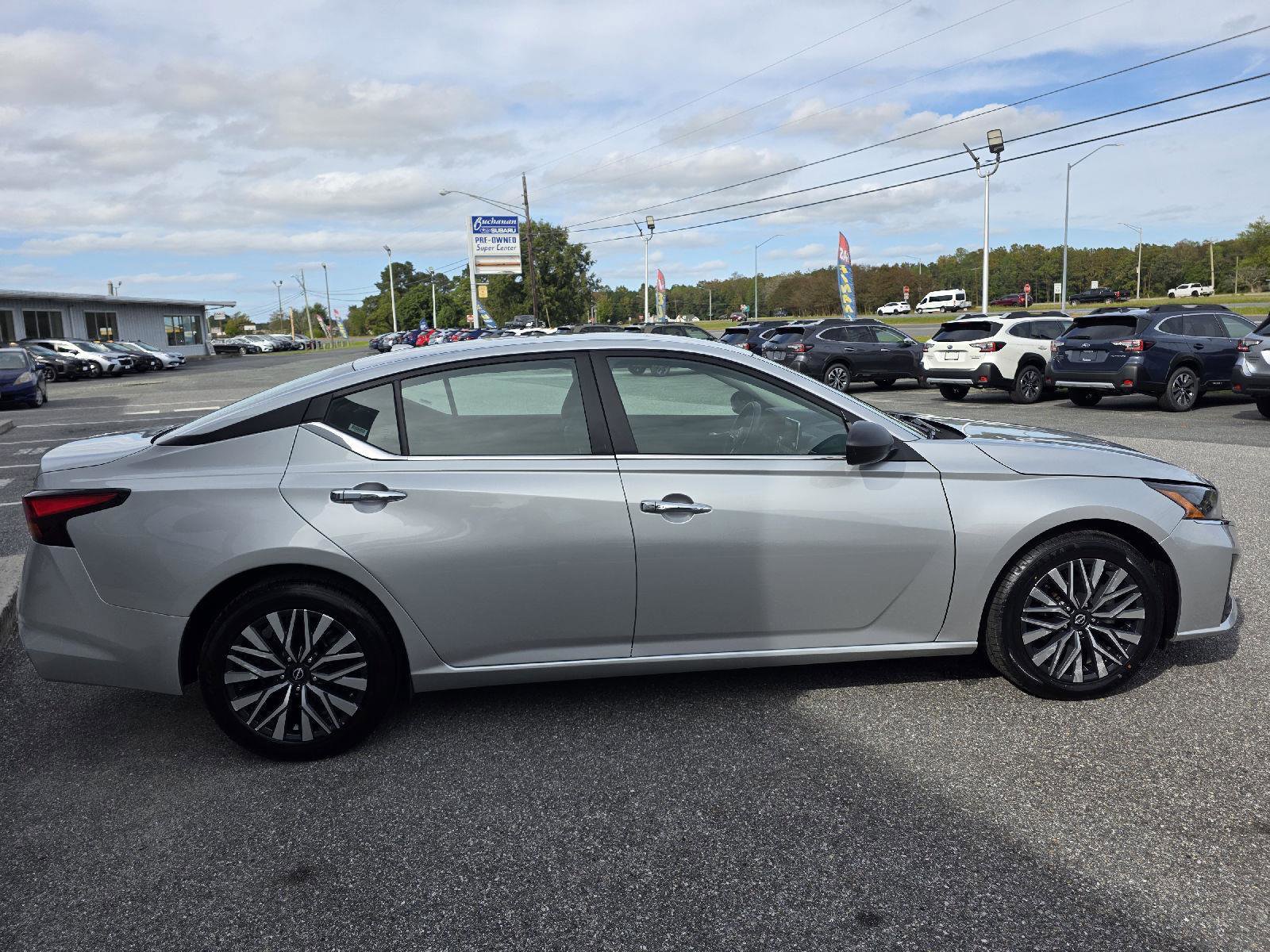 Used 2024 Nissan Altima 2.5 SV image 4
