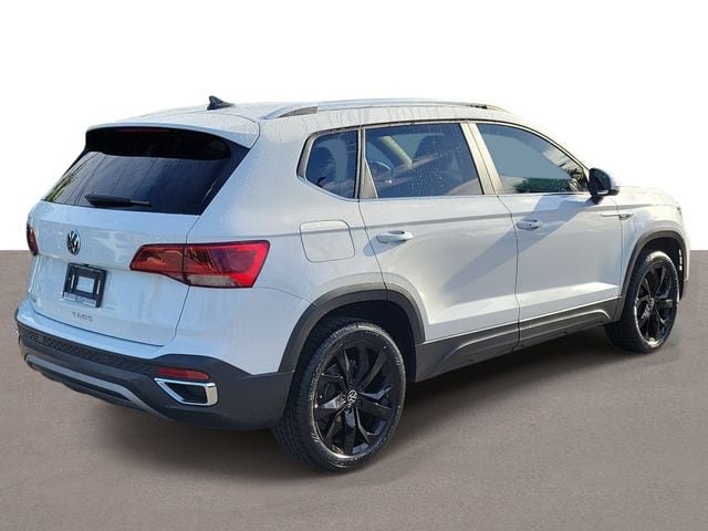 Certified 2023 Volkswagen Taos SE w/ Black Wheel Package FWD image 4
