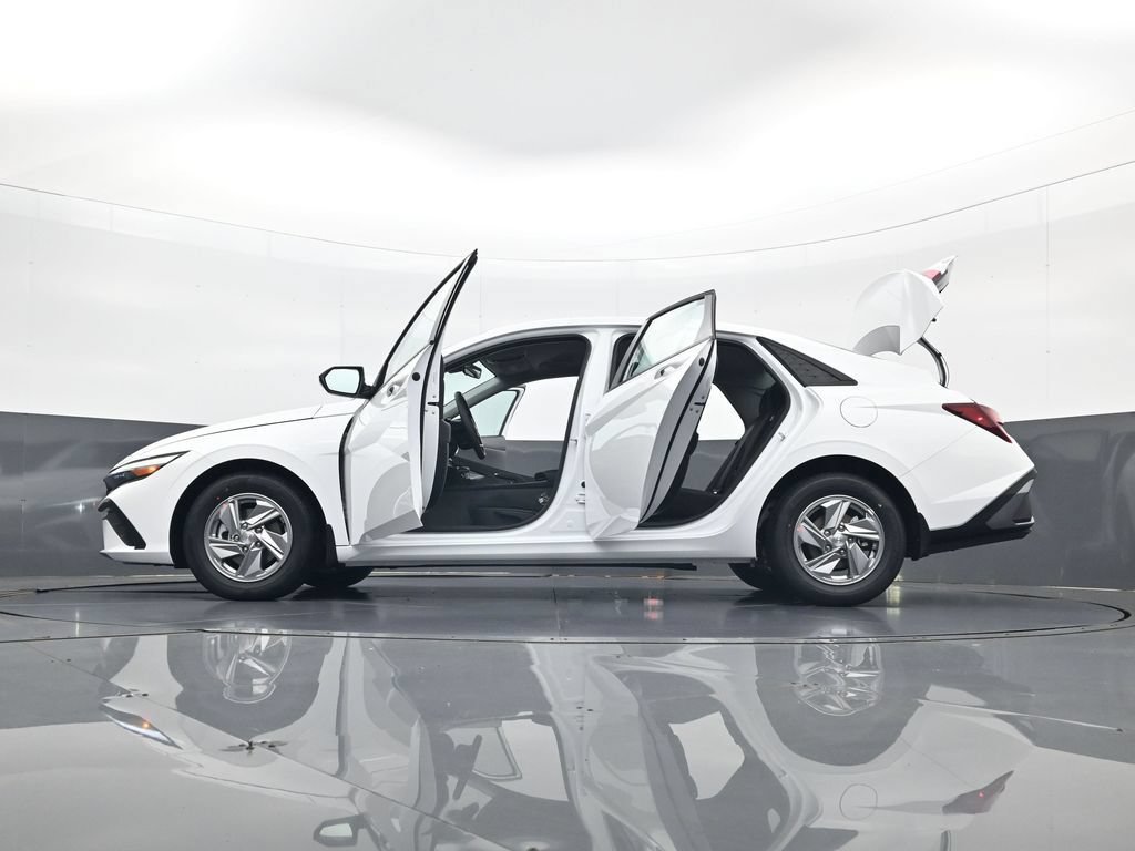 New 2026 Hyundai Elantra SE FWD image 34