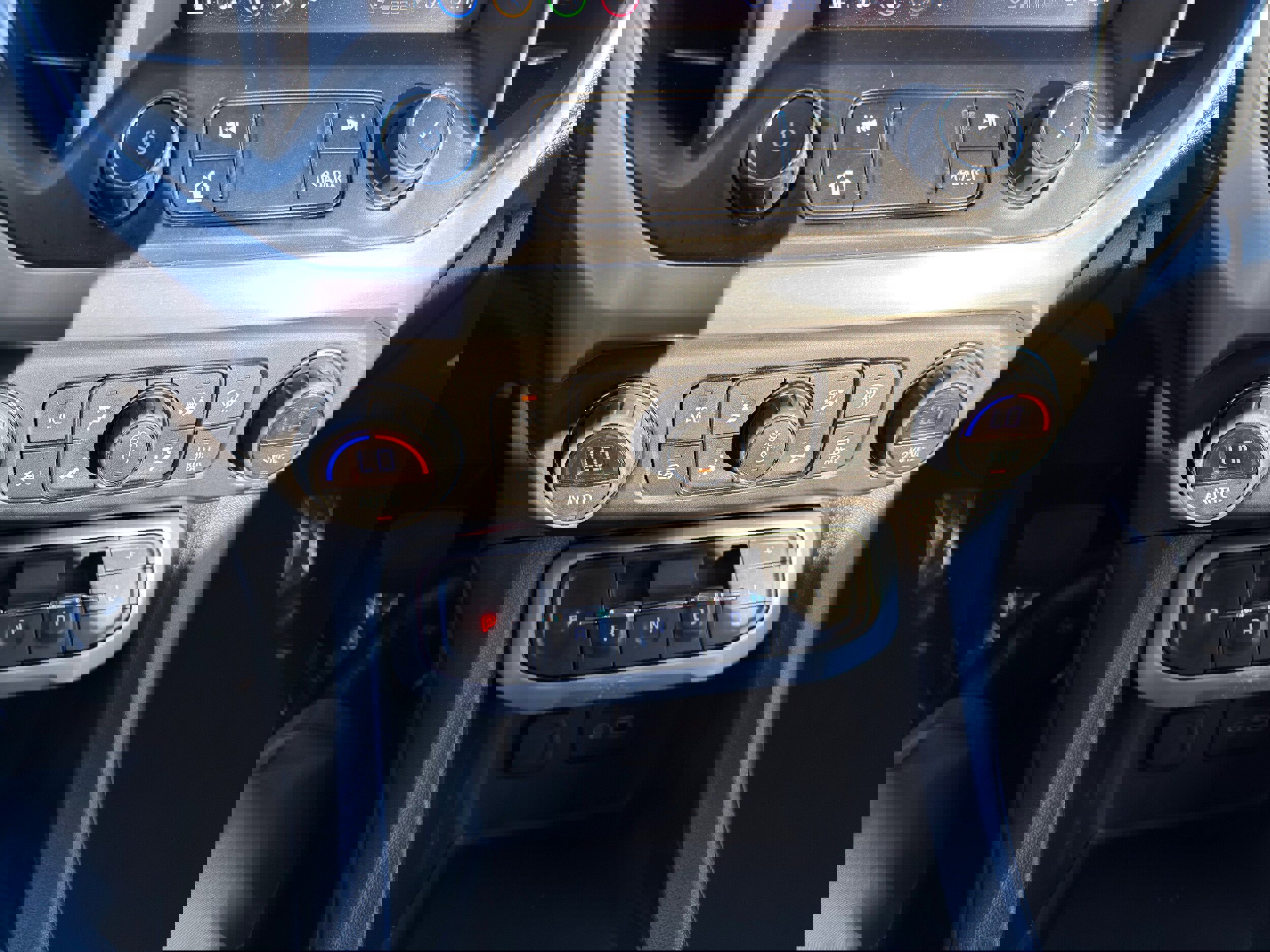 Used 2023 GMC Acadia SLT image 31