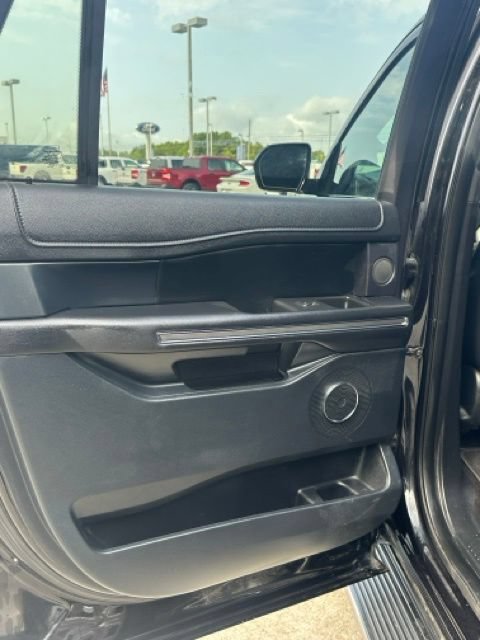 Used 2019 Ford Expedition Max XLT w/ Equipment Group 202A AWD/4WD image 18