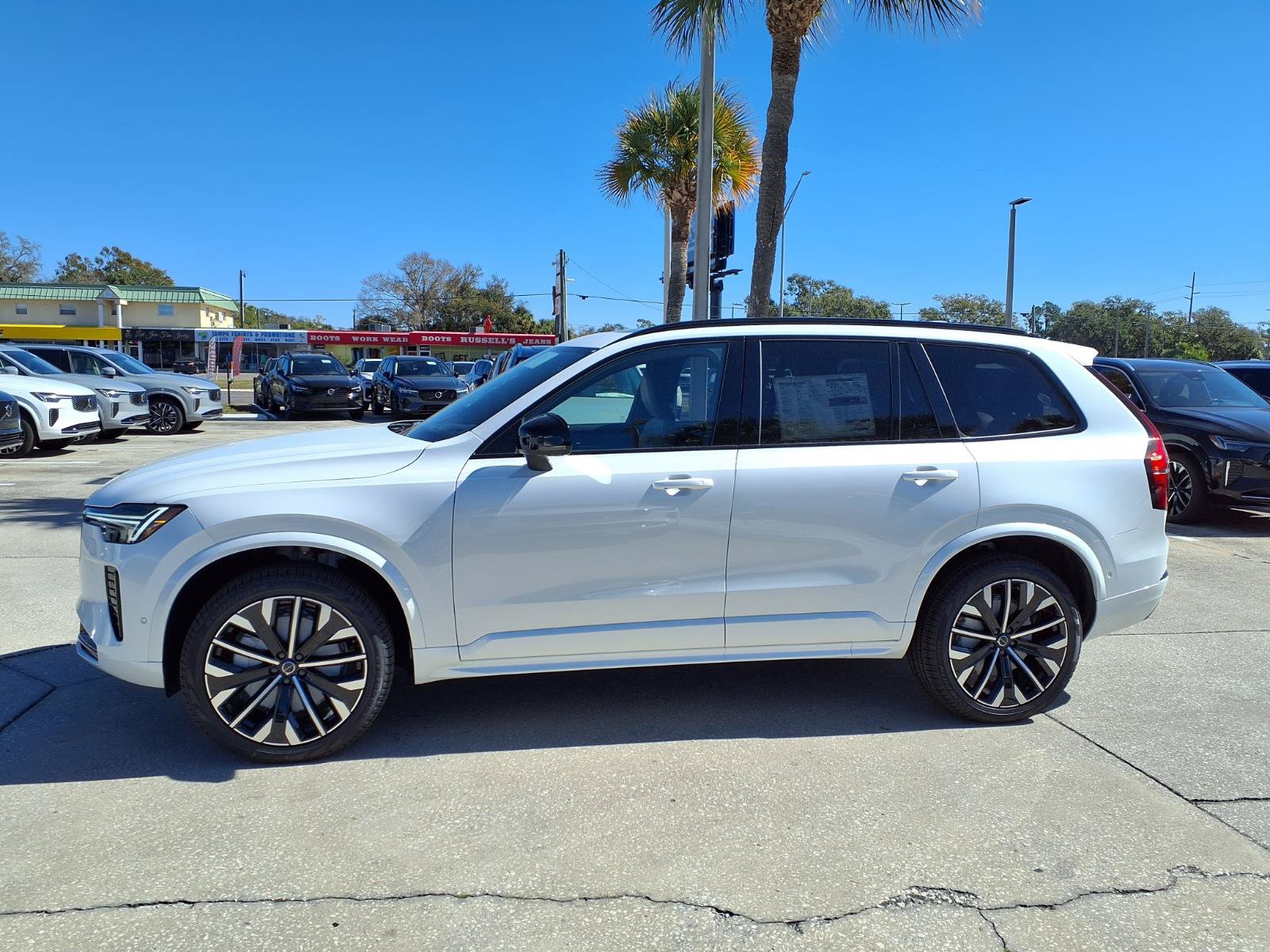 New 2026 Volvo XC90 B6 Ultra w/ Protection Package Premier AWD/4WD image 4