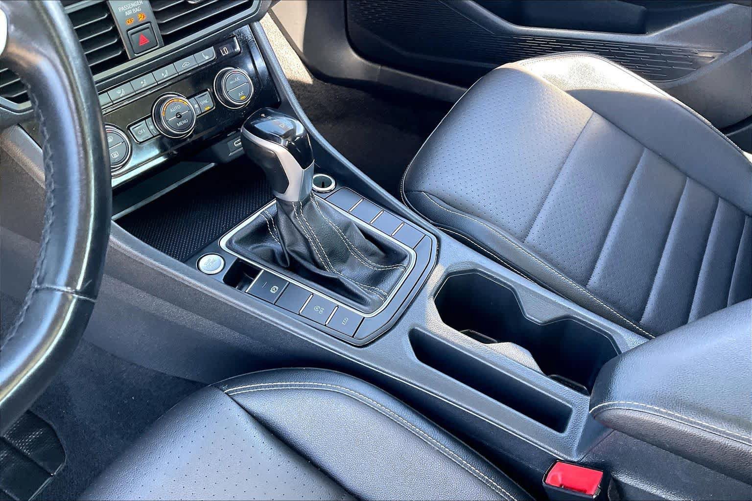 Used 2024 Volkswagen Jetta SE FWD image 16