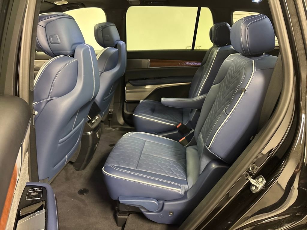 New 2026 Cadillac Vistiq Premium Luxury image 33