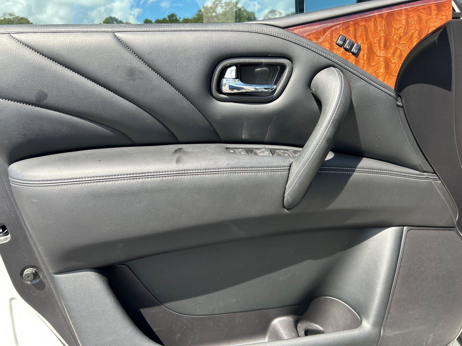 Used 2015 INFINITI QX80 4WD w/ Deluxe Technology Package image 17