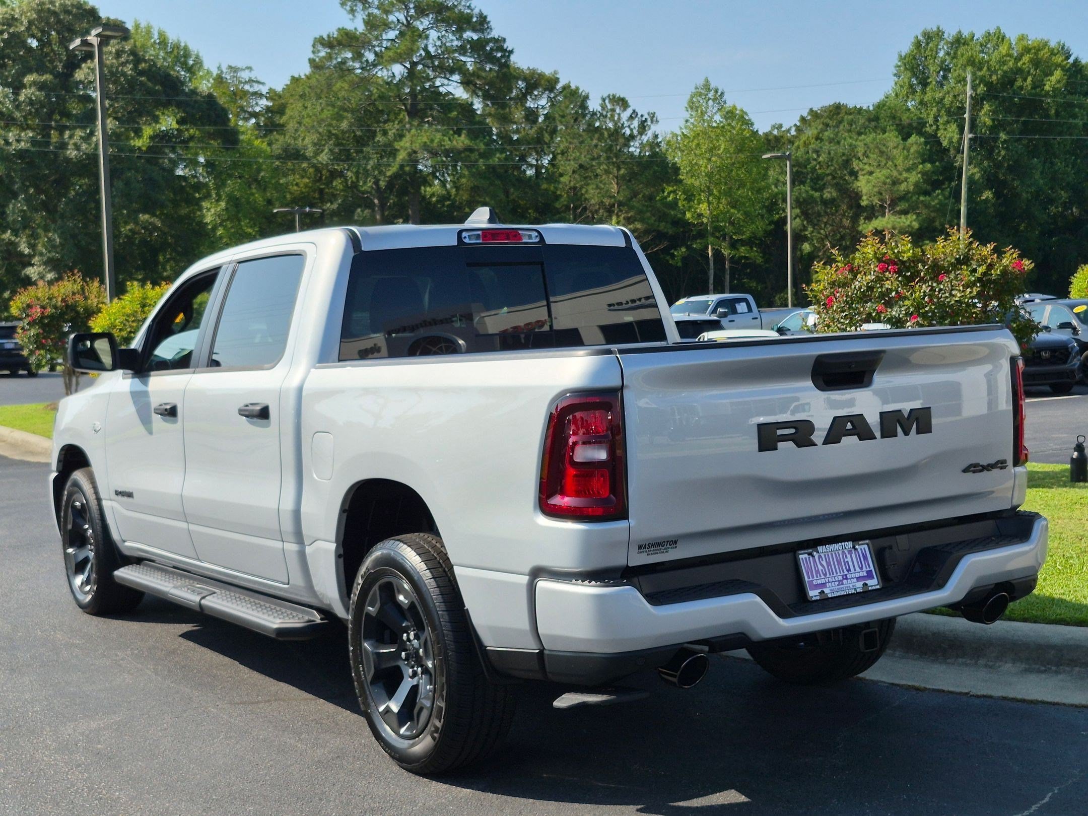 New 2026 RAM 1500 Express AWD/4WD image 7