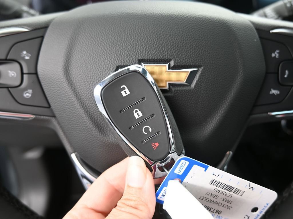 New 2025 Chevrolet Trax LT w/ Driver Confidence Package image 32