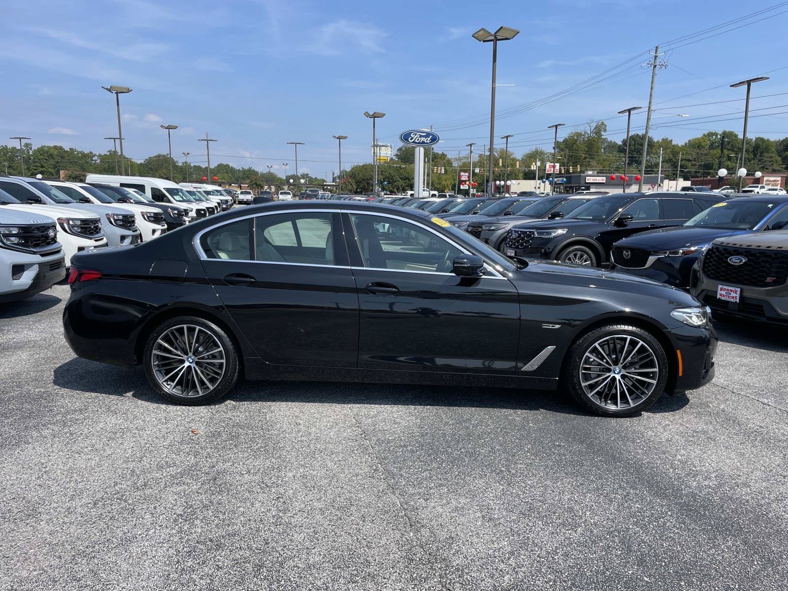 Used 2023 BMW 530e w/ Premium Package RWD image 2
