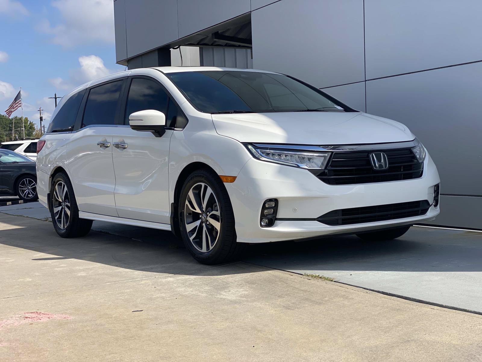 Used 2022 Honda Odyssey Touring image 2