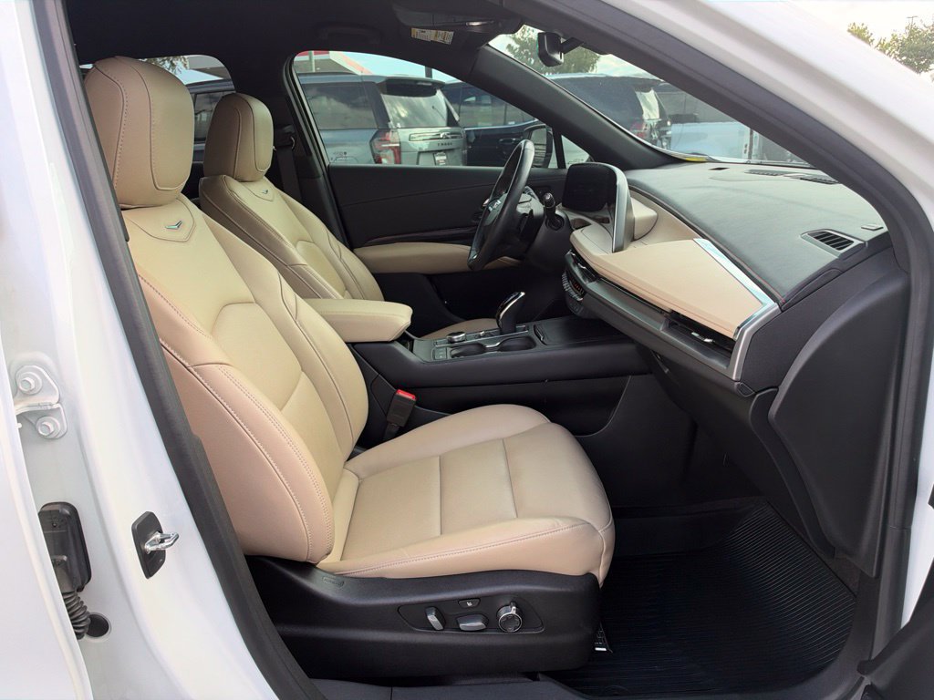Used 2024 Cadillac XT4 Premium Luxury FWD image 14