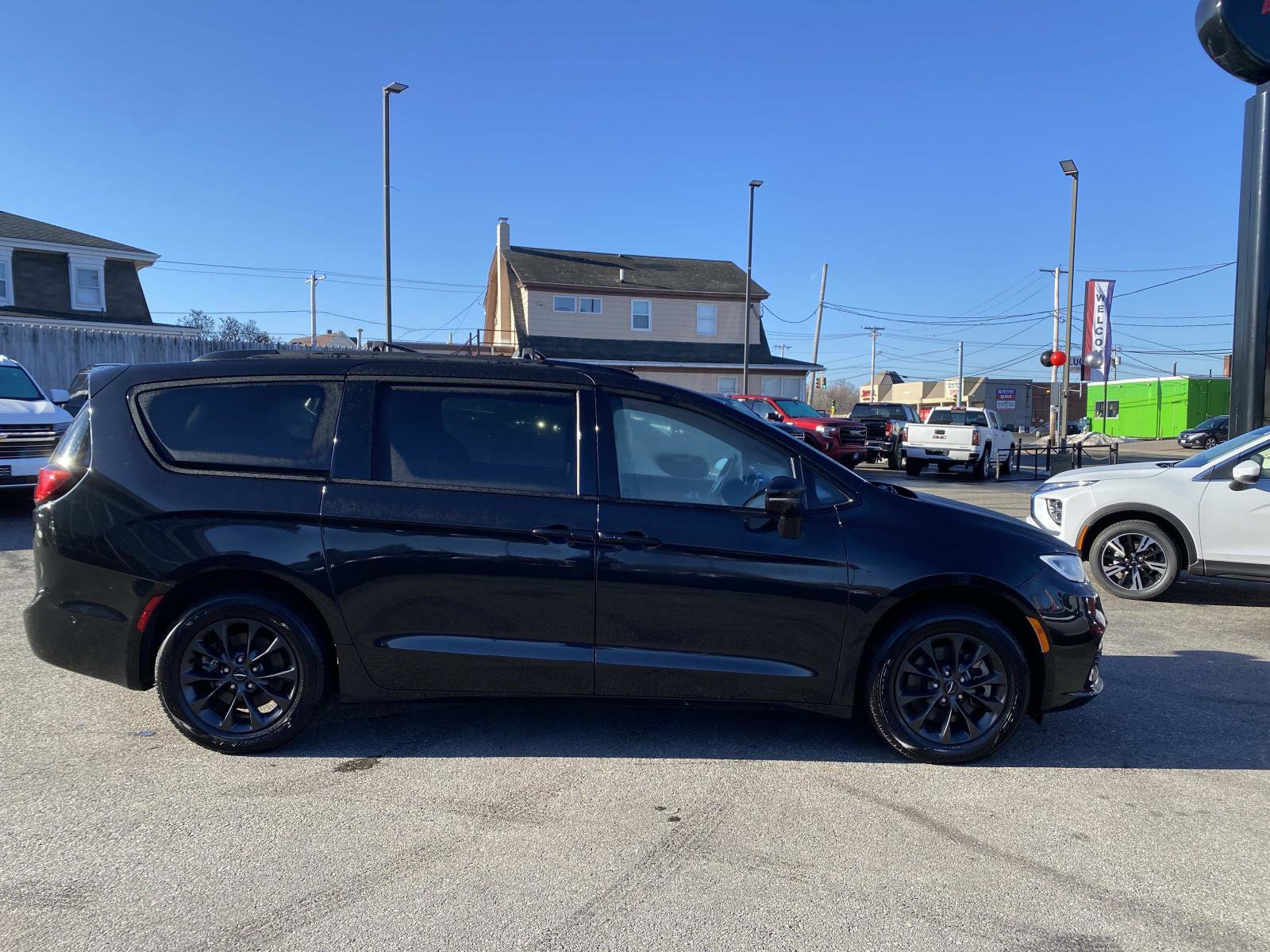 Used 2021 Chrysler Pacifica Touring-L w/ Premium & Safety Sphere Group image 7