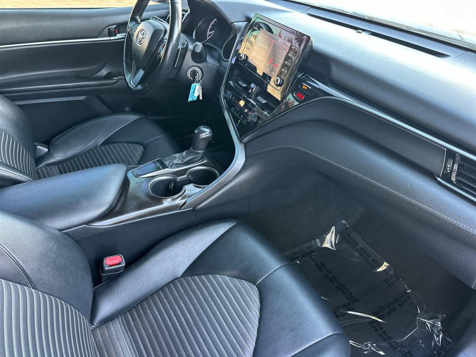 Used 2022 Toyota Camry SE FWD image 16